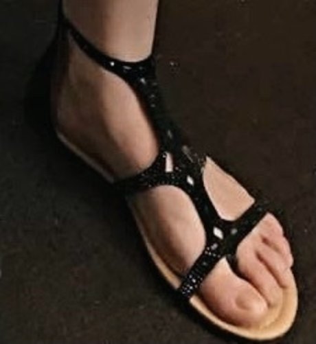 02petitefeet OnlyFans XXX