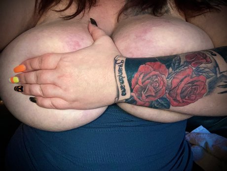 Nikky lookatmyhits Model OnlyFans Foto