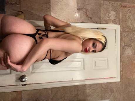 Layla Lee_ Leaks von Nacktbildern auf OnlyFans