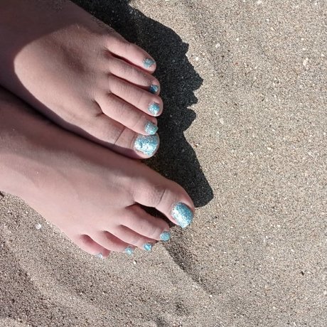 Piedini Asiatici OnlyFans Nacktfotos