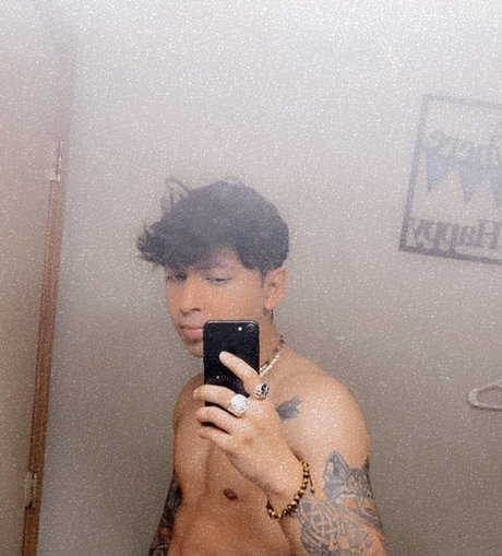 Featurzz Nacktbilder von OnlyFans geleakt