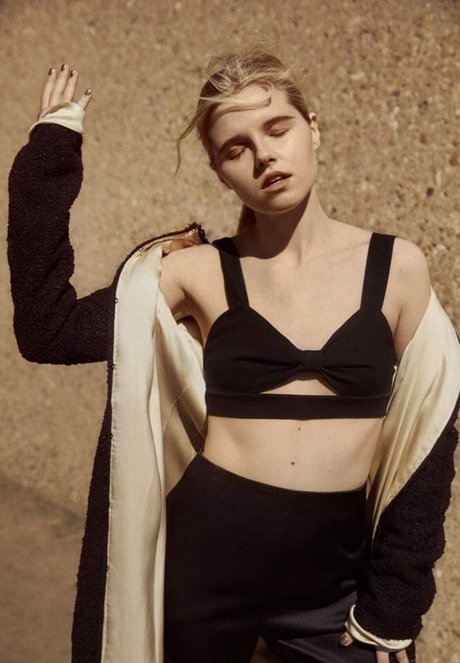 Ana Mulvoy Ten Nacktbilder OnlyFans