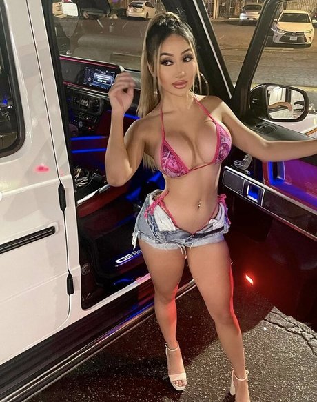 Sabrina Agarie Oben ohne OnlyFans