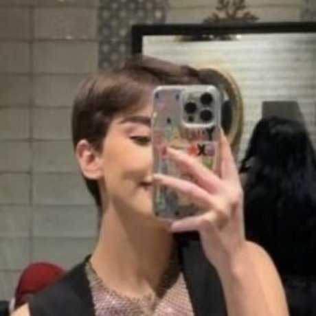 Roz Idrissi OnlyFans nackte Brüste