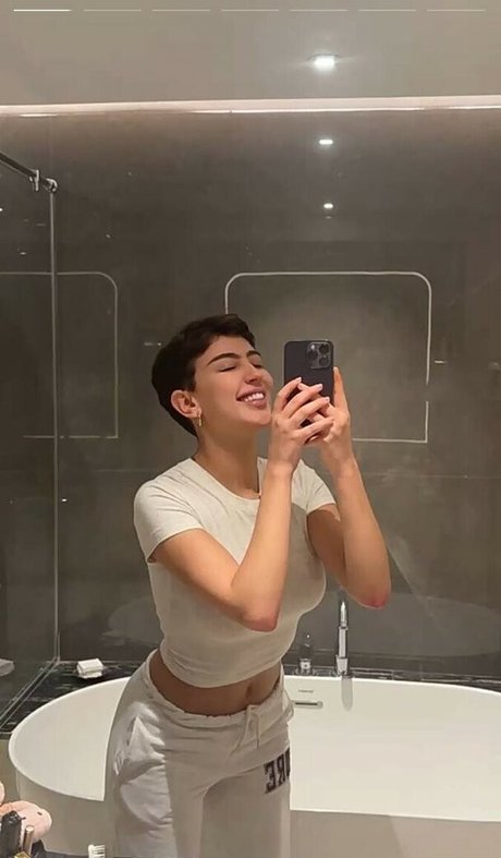 Roz Idrissi OnlyFans Fotos