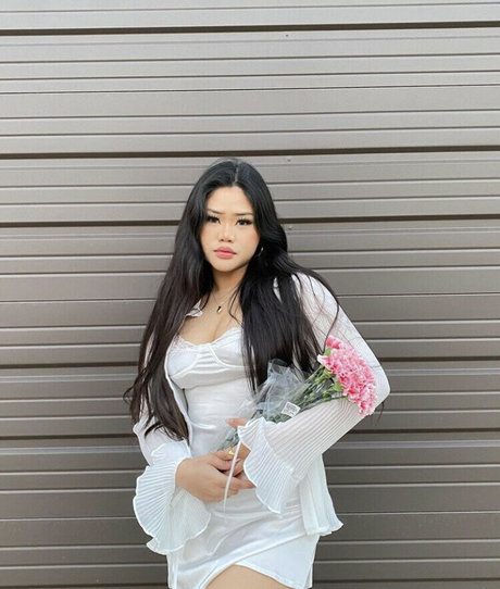 Euninunu Nackt auf OnlyFans