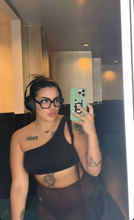 Selenaxoxoxo Marian OnlyFans Bilder