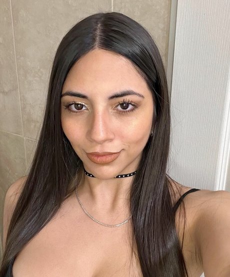 Valentina Kavata Nackt auf OnlyFans