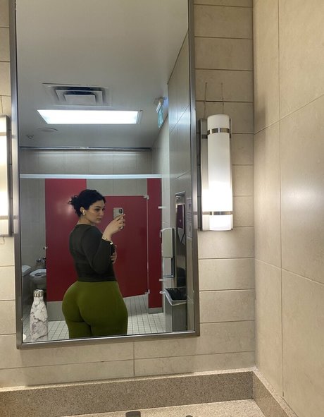 Zainaabb ab Nacktbilder von OnlyFans