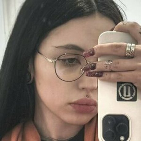 maebeste OnlyFans Strip