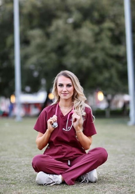 Emilee Atchley NurlyFans-Brüste