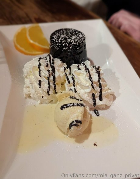 mia ganz privat Nacktbilder von OnlyFans geleakt