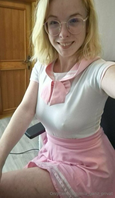 mia ganz privat Oben ohne OnlyFans