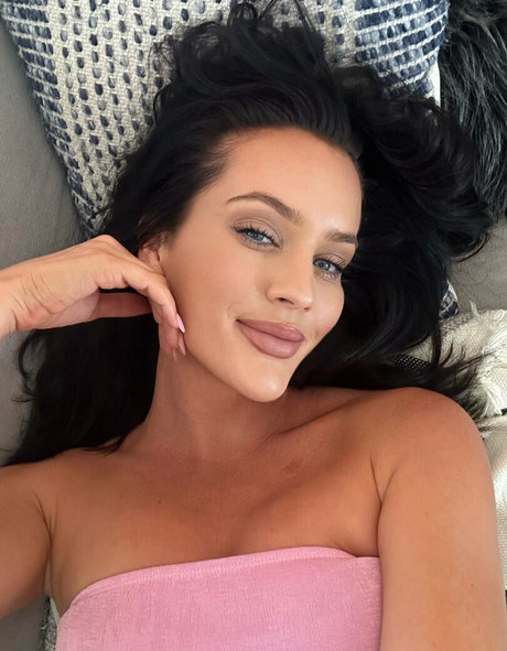 Ines Basic Nacktbilder-Leaks von OnlyFans