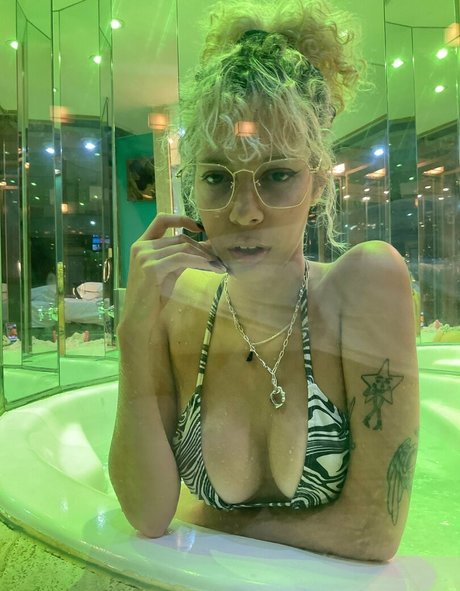 bloompoison OnlyFans Sextape