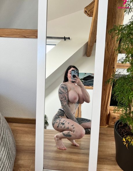 Little Princess Hedi Nackt auf OnlyFans