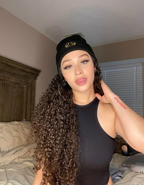 baddgirlriri OnlyFans Nacktbilder