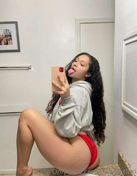 baddgirlriri OnlyFans Leak