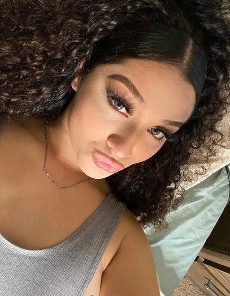 baddgirlriri OnlyFans geleakt