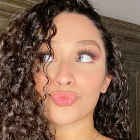 baddgirlriri OnlyFans geleakte Pornografie