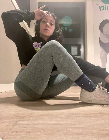 venessarey OnlyFans Leak