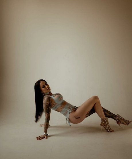 Megs v2 OnlyFans Lesbisch