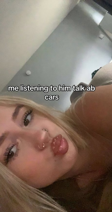 a mae 04 OnlyFans Nacktfotos