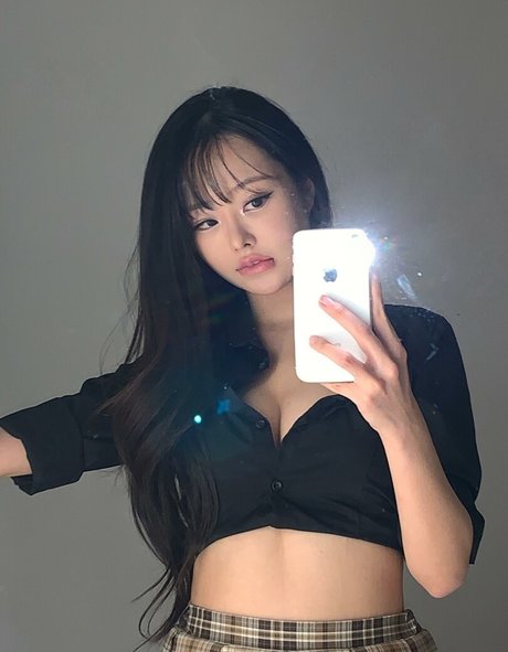 Chloe Amelie Kim OnlyFans Bilder
