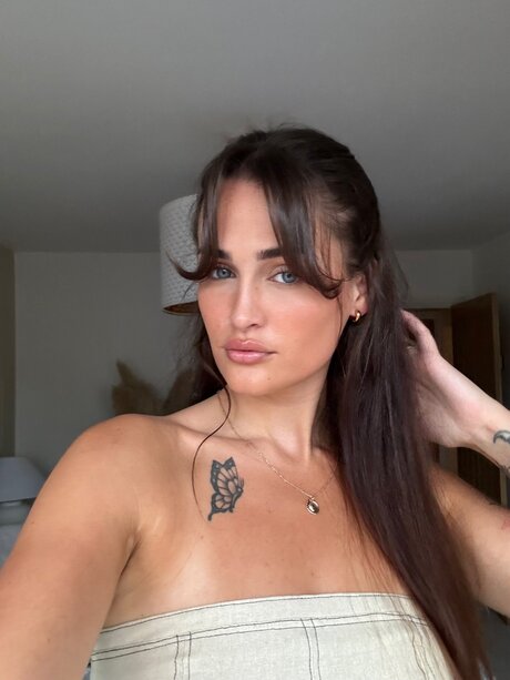 charlottemx OnlyFans Sextape
