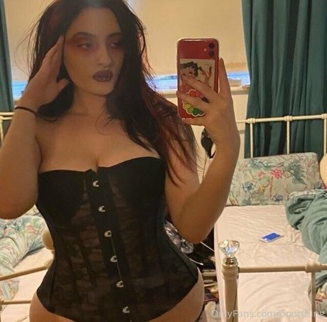 poorthing OnlyFans schlank