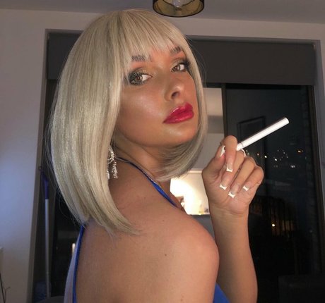 Lucy Cartlidge OnlyFans Lesbisch