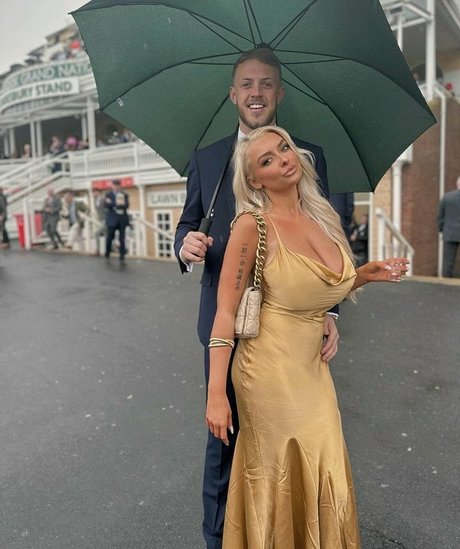 Lucy Cartlidge OnlyFans geleakt.