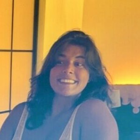 Milla Chats OnlyFans-Leak