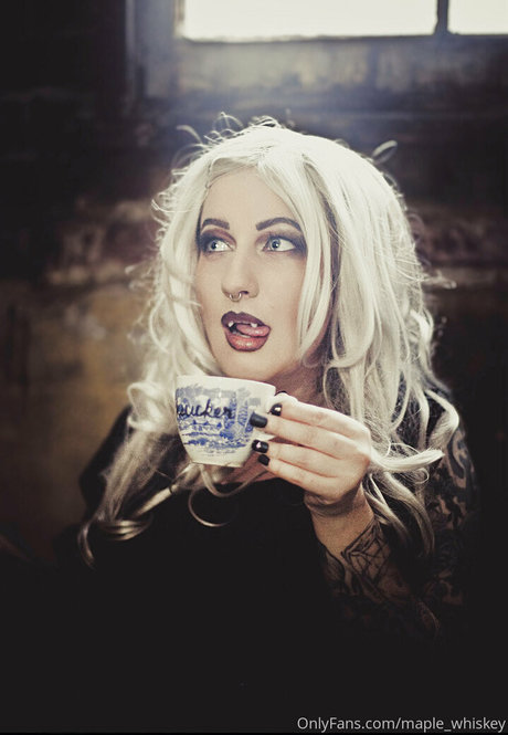 maple massacre OnlyFans Lesbisch