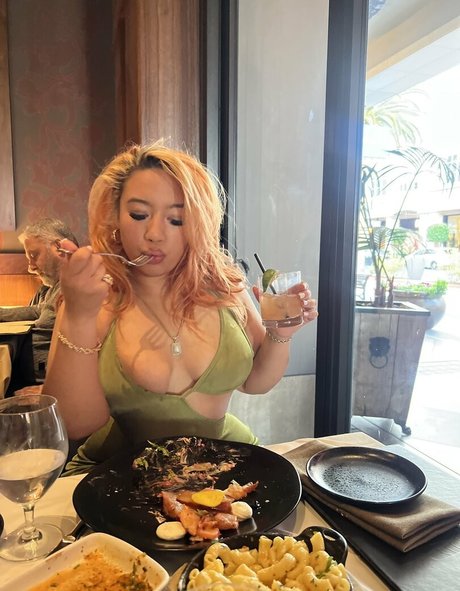 Sophialaurrren OnlyFans