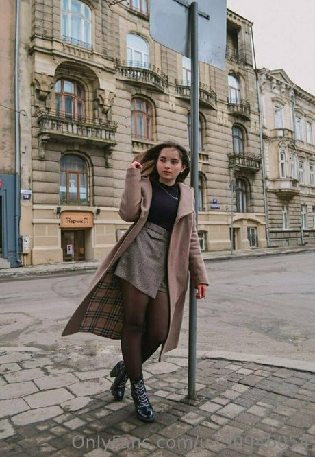 little margo OnlyFans schlank