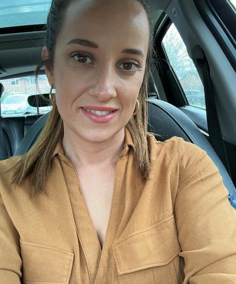 Scarlet Storm OnlyFans schlank