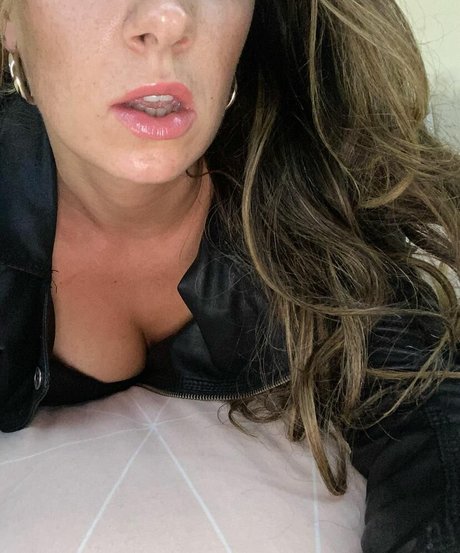 Scarlet Storm OnlyFans Brüste Bild