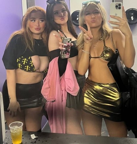 BustyMia E OnlyFans-Seite