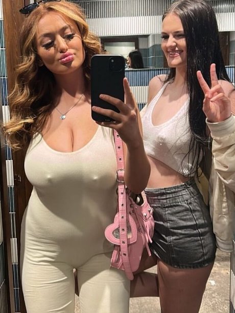 BustyMia E Nacktbilder von OnlyFans geleakt