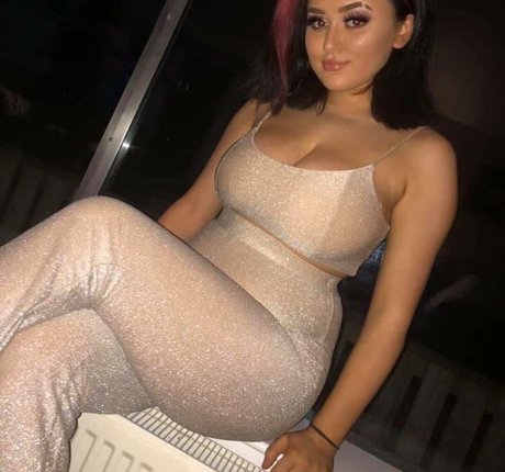 BustyMia E OnlyFans geleakte Brüste