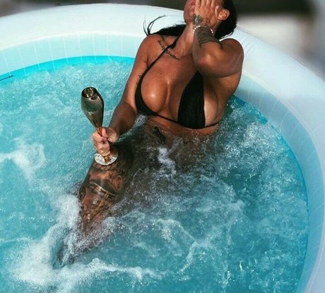 That inked girl_ OnlyFans geleakte Brüste