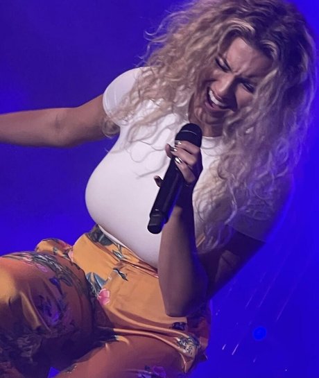 Tori Kelly Nacktpornos von OnlyFans geleakt