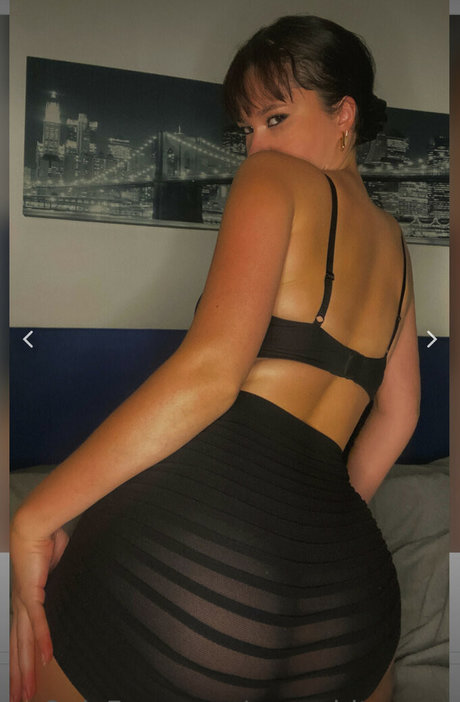 Ana Whiterose OnlyFans Striptease