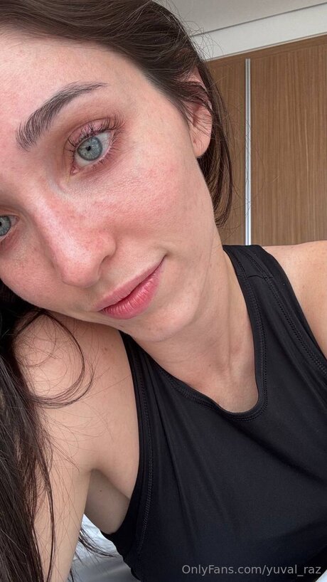 Yuval raz OnlyFans Brüste Bild