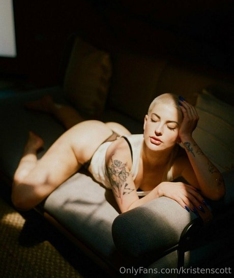 kristenscott OnlyFans Striptease