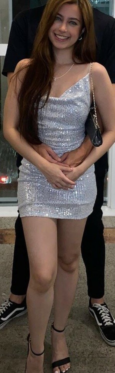 BiaGomez Oben ohne OnlyFans