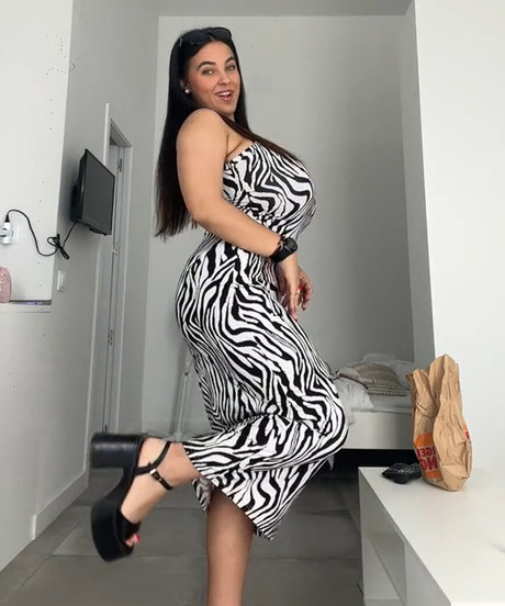 Anneris Nacktbilder von OnlyFans geleakt