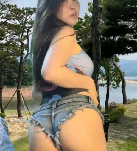 Bongbong IRL OnlyFans nackte Brüste