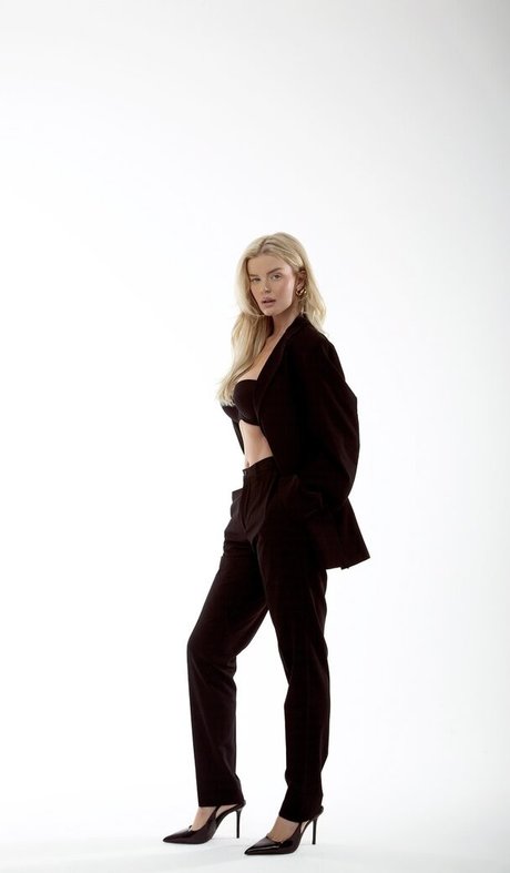 Mckenzie Hewson OnlyFans Model Bilder